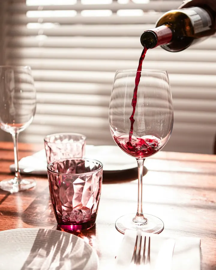 Chianti Classico DOCG — Toscana · Sangiovese. Taça de 150 ml.
